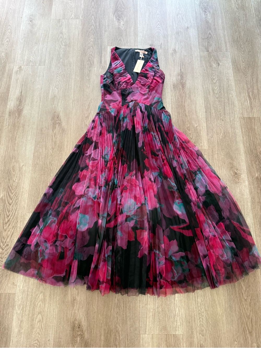hutch eliana pink & black floral v-neck pleated tulle maxi gown dress size small